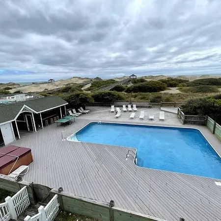 Oceanfront Grandeur In 4X4 Outerbanks - Mark Twain